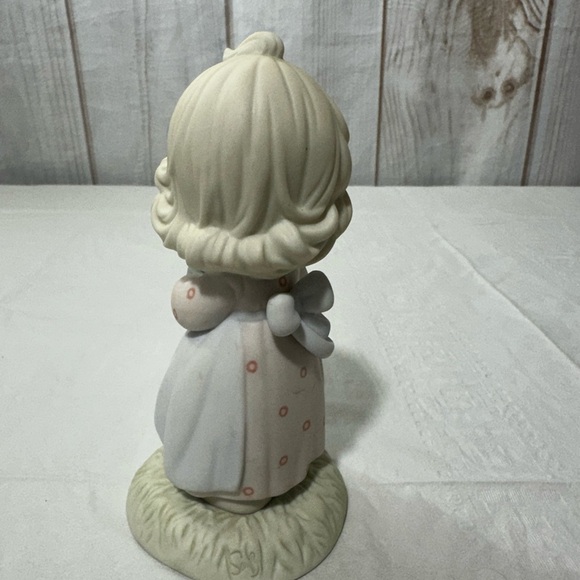 Precious Moment’s figurine titled “May Your Birthday Be A Blessing” from 1990 - Picture 3 of 8